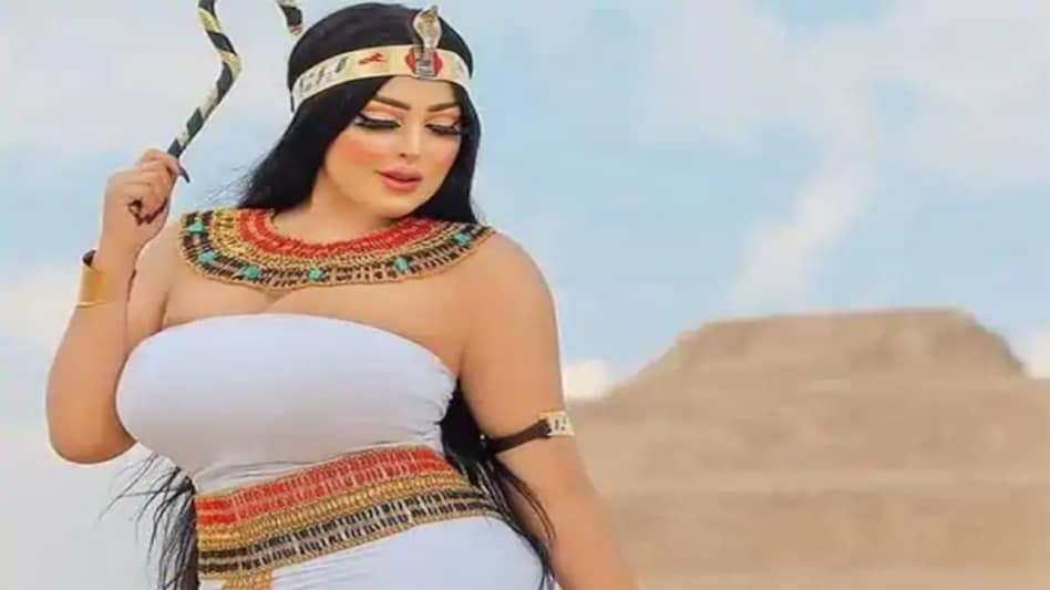 This Egyptian model landed in jail for Pyramid photoshoot This Egyptian model landed in jail for Pyramid photoshoot