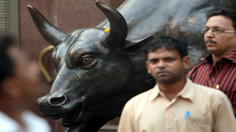 On the currency front, the rupee appreciated by 11 paise to close at 73.31 against the US dollar on Wednesday, supported by positive domestic equities and unabated foreign fund inflows On the currency front, the rupee appreciated by 11 paise to close at 73.31 against the US dollar on Wednesday, supported by positive domestic equities and unabated foreign fund inflows