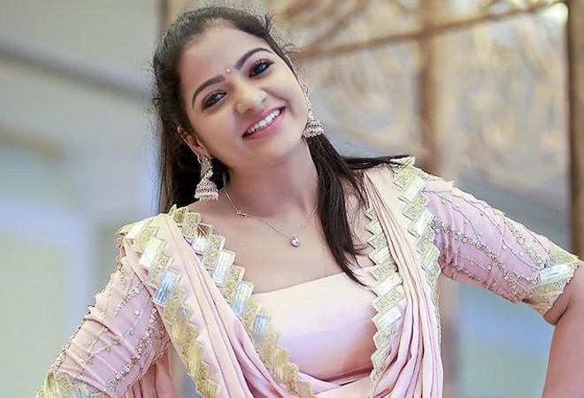 Tamil TV star VJ Chithra dies by suicide Tamil TV star VJ Chithra dies by suicide