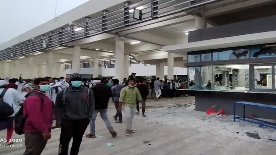 Wistron violence: Police detains 300 Wistron violence: Police detains 300