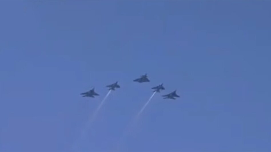 During the Republic Day 2021 parade, the Rafale flew in the 'Vertical Charlie' formation During the Republic Day 2021 parade, the Rafale flew in the 'Vertical Charlie' formation