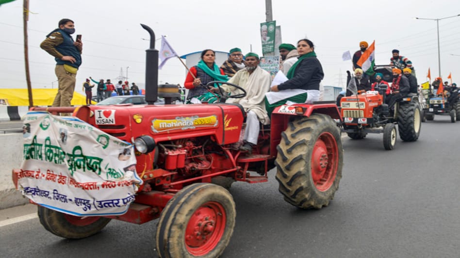 Farmers launch tractor rally at Delhi borders Farmers launch tractor rally at Delhi borders
