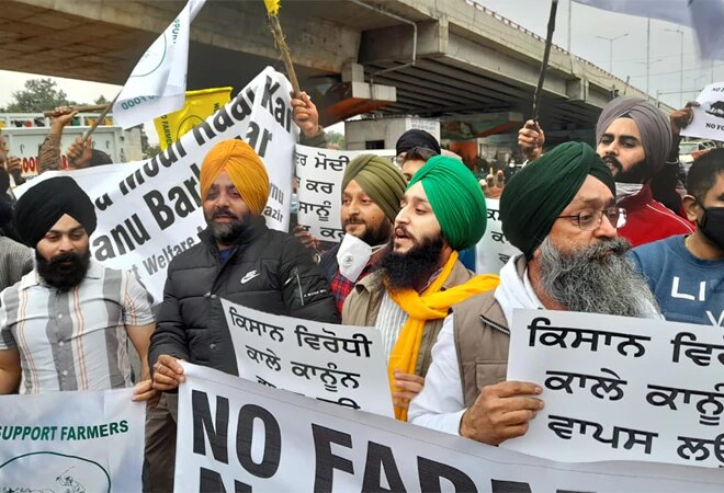 Farmers are protesting at various border points of Delhi against three farm laws Farmers are protesting at various border points of Delhi against three farm laws