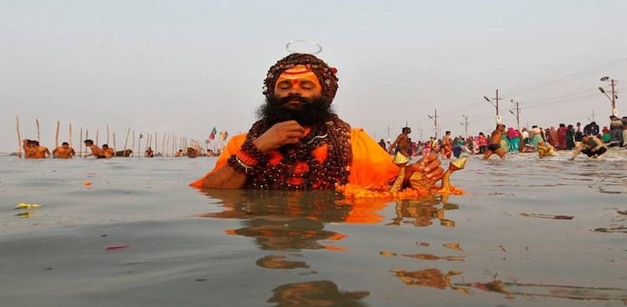 People begin the day of Makar Sankranti by taking a dip in rivers like Ganga, Yamuna, Krishna, Godavari, and Cauvery, as well as express gratitude to the Sun God Surya People begin the day of Makar Sankranti by taking a dip in rivers like Ganga, Yamuna, Krishna, Godavari, and Cauvery, as well as express gratitude to the Sun God Surya
