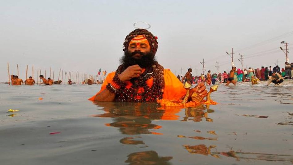 People begin the day of Makar Sankranti by taking a dip in rivers like Ganga, Yamuna, Krishna, Godavari, and Cauvery, as well as express gratitude to the Sun God Surya People begin the day of Makar Sankranti by taking a dip in rivers like Ganga, Yamuna, Krishna, Godavari, and Cauvery, as well as express gratitude to the Sun God Surya