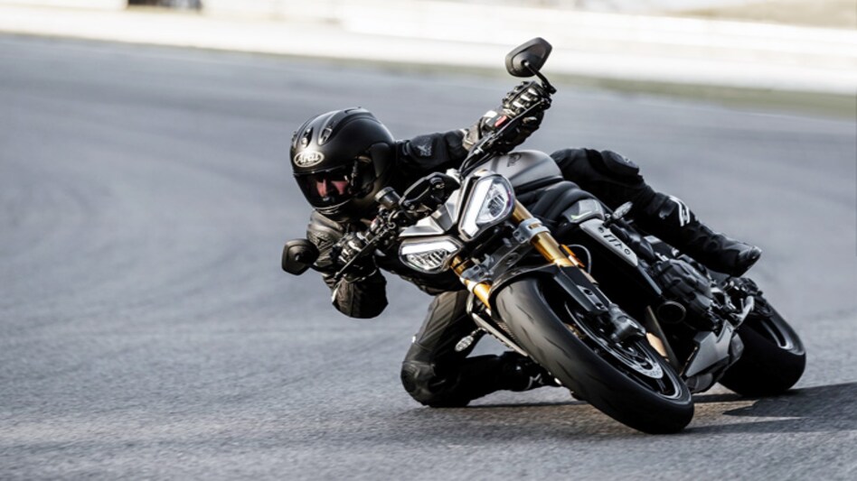 The bike also features 5 distinct riding modes: Rain, Road, Sport, Track and Rider The bike also features 5 distinct riding modes: Rain, Road, Sport, Track and Rider