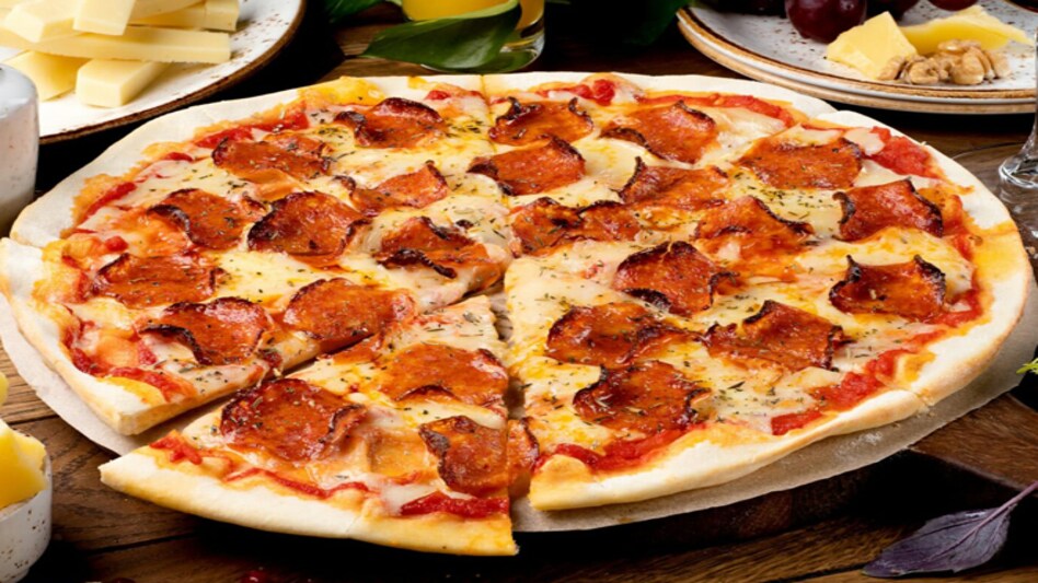 Candidates would have to review the pizza on the basis of its appearance, base texture and taste, topping ingredient quality, flavor and cheese gooeyness and value for money (Photo- BonusFinder) Candidates would have to review the pizza on the basis of its appearance, base texture and taste, topping ingredient quality, flavor and cheese gooeyness and value for money (Photo- BonusFinder)