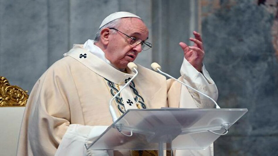 Pope condemns people going on holidays to flee COVID-19 lockdowns Pope condemns people going on holidays to flee COVID-19 lockdowns