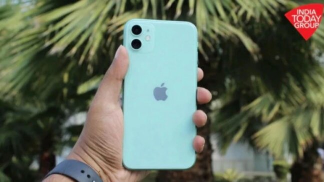 iOS 14.4 update to warn users about faulty cameras, fix security bugs