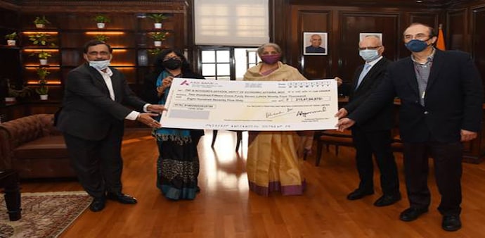 The dividend was presented to Union Minister of Finance and Corporate Affairs Nirmala Sitharaman by Tripti P. Ghosh, CMD, SPMCIL The dividend was presented to Union Minister of Finance and Corporate Affairs Nirmala Sitharaman by Tripti P. Ghosh, CMD, SPMCIL