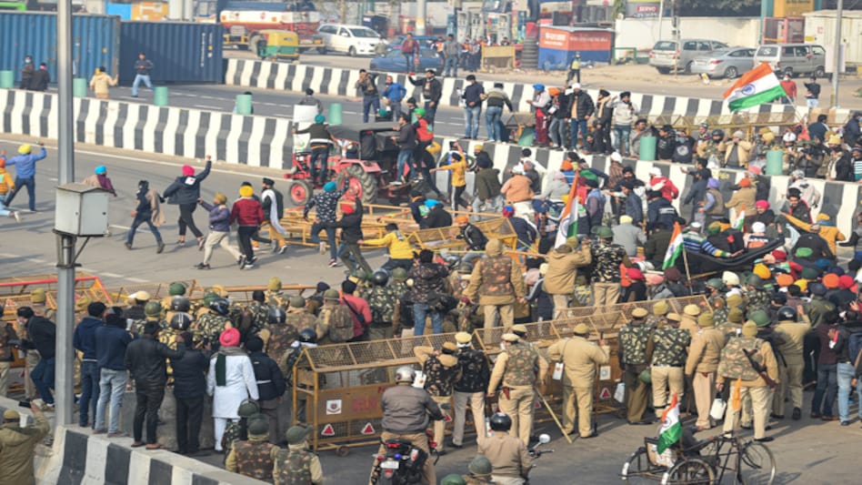 Police used tear gas on protesting farmers who arrived at Delhi's Sanjay Gandhi Transport Nagar from Singhu border Police used tear gas on protesting farmers who arrived at Delhi's Sanjay Gandhi Transport Nagar from Singhu border