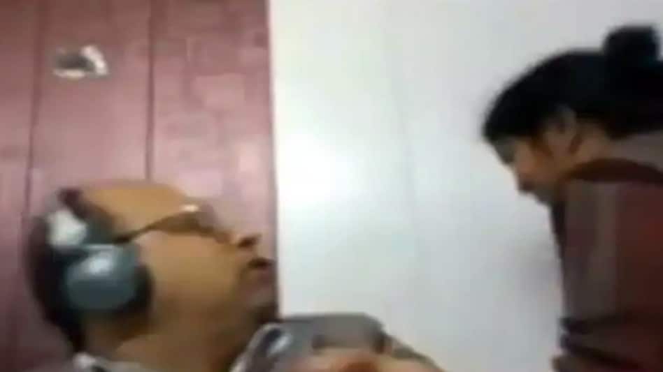 The clip of the wife trying to kiss her husband grabbed the attention of many The clip of the wife trying to kiss her husband grabbed the attention of many