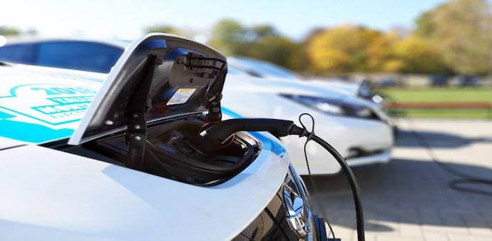 Under the Delhi Electric Vehicle Policy launched in August 2020, almost 6,000 electric vehicles have been rolled out on Delhi Roads, according to the CM Kejriwal government Under the Delhi Electric Vehicle Policy launched in August 2020, almost 6,000 electric vehicles have been rolled out on Delhi Roads, according to the CM Kejriwal government