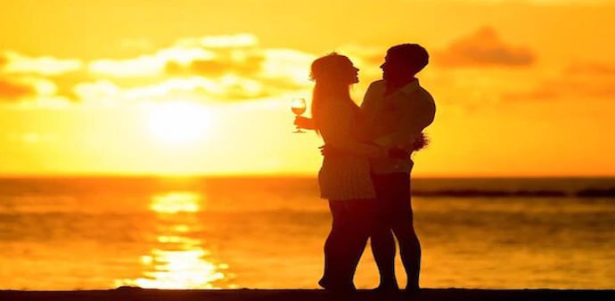 February 12 is celebrated all over the world as Hug Day February 12 is celebrated all over the world as Hug Day
