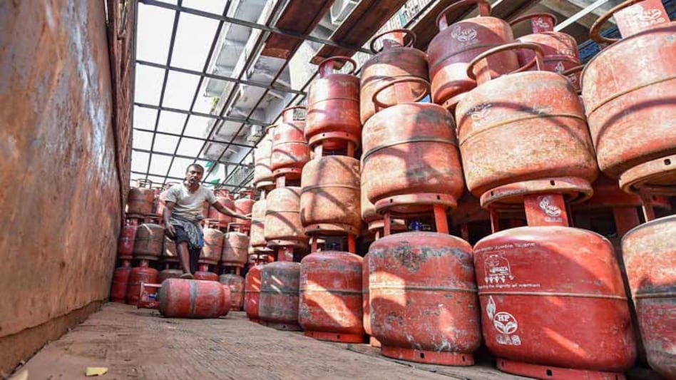 A non-subsidised 14.2 kg LPG cylinder in Delhi and Mumbai is now available for Rs 719 A non-subsidised 14.2 kg LPG cylinder in Delhi and Mumbai is now available for Rs 719