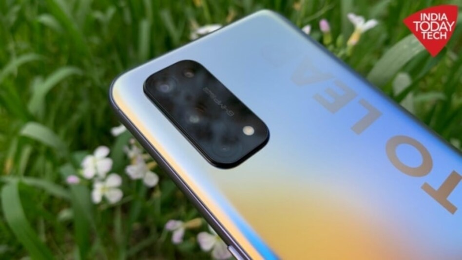 Realme X7 Pro in Fantasy colourway. Realme X7 Pro in Fantasy colourway.