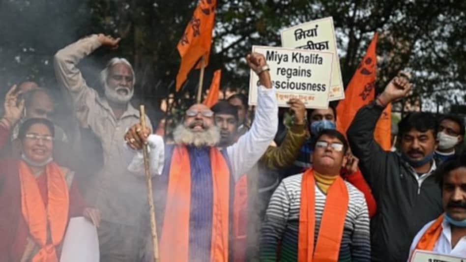 Mia Khalifa Regains Consciousness poster is reason why you should avoid Google Translate for critical work Mia Khalifa Regains Consciousness poster is reason why you should avoid Google Translate for critical work