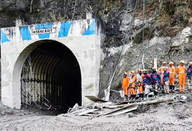 Around 30-35 people are estimated to have been trapped inside the Tapovan tunnel since a flash flood battered several villages and hydro-power projects in Uttarakhand's Chamoli district Around 30-35 people are estimated to have been trapped inside the Tapovan tunnel since a flash flood battered several villages and hydro-power projects in Uttarakhand's Chamoli district