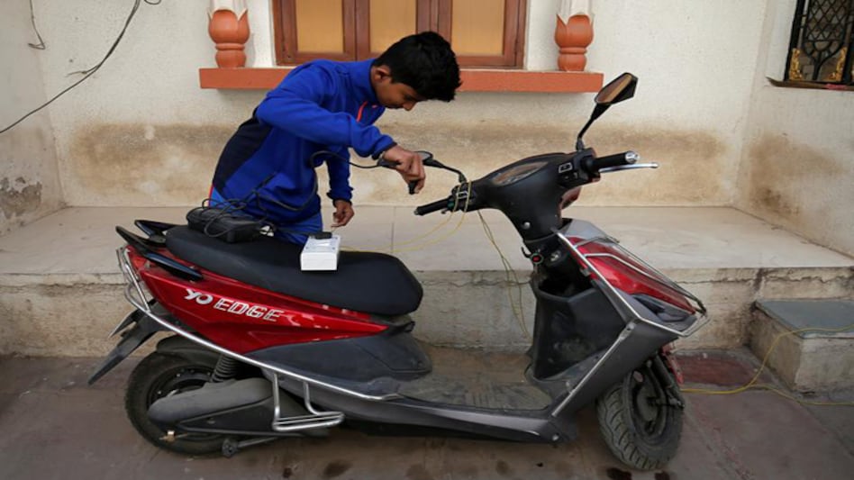 Gahlot added that people can save Rs 20,000 by switching to an electric two-wheeler from a petrol-run motor bike Gahlot added that people can save Rs 20,000 by switching to an electric two-wheeler from a petrol-run motor bike