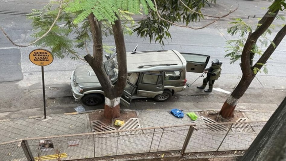 Ambani bomb scare: Scorpio laden with explosives Ambani bomb scare: Scorpio laden with explosives