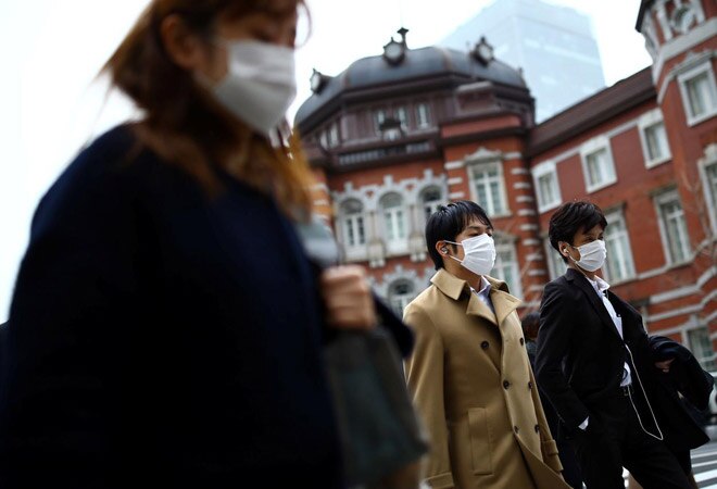 Japanese govt officials face pay cut for leaving work 2 minutes early