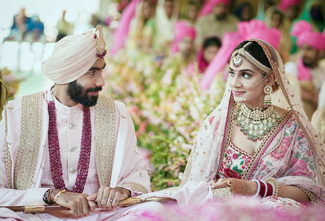 Jasprit Bumrah marries sports presenter Sanjana Ganesan; shares photos