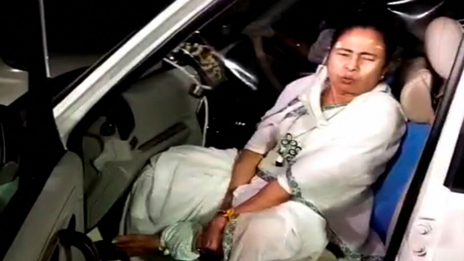 West Bengal Chief Minister Mamata Banerjee injured her left leg during the election campaign in Nandigram West Bengal Chief Minister Mamata Banerjee injured her left leg during the election campaign in Nandigram