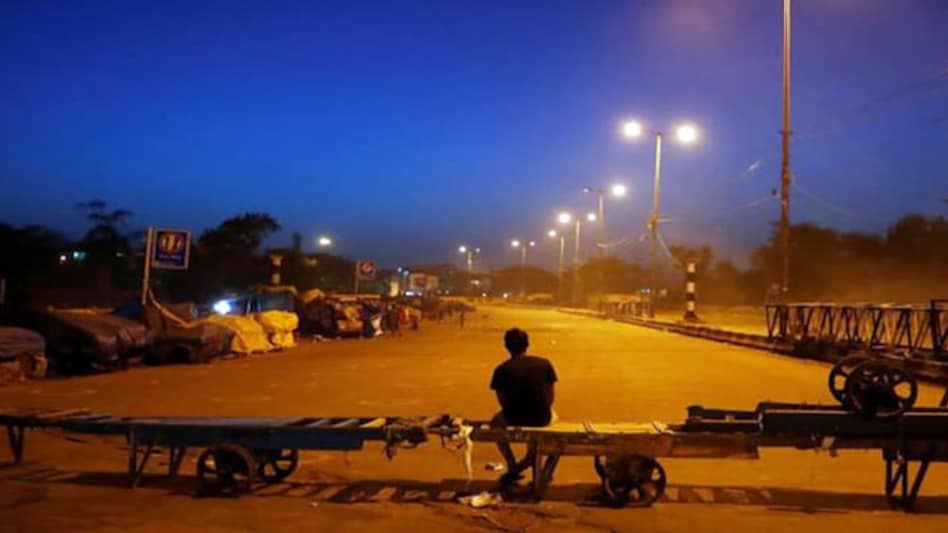 The night curfew is expected to begin at 8:00 pm on Sunday and will end at 7:00 am on Monday The night curfew is expected to begin at 8:00 pm on Sunday and will end at 7:00 am on Monday