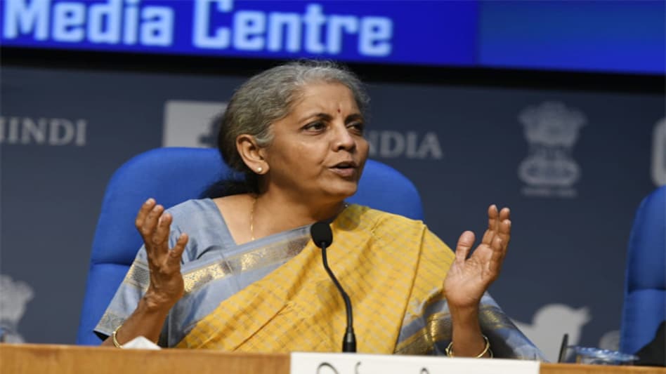 Nirmala Sitharaman says to say that all public banks will be sold off is not right Nirmala Sitharaman says to say that all public banks will be sold off is not right