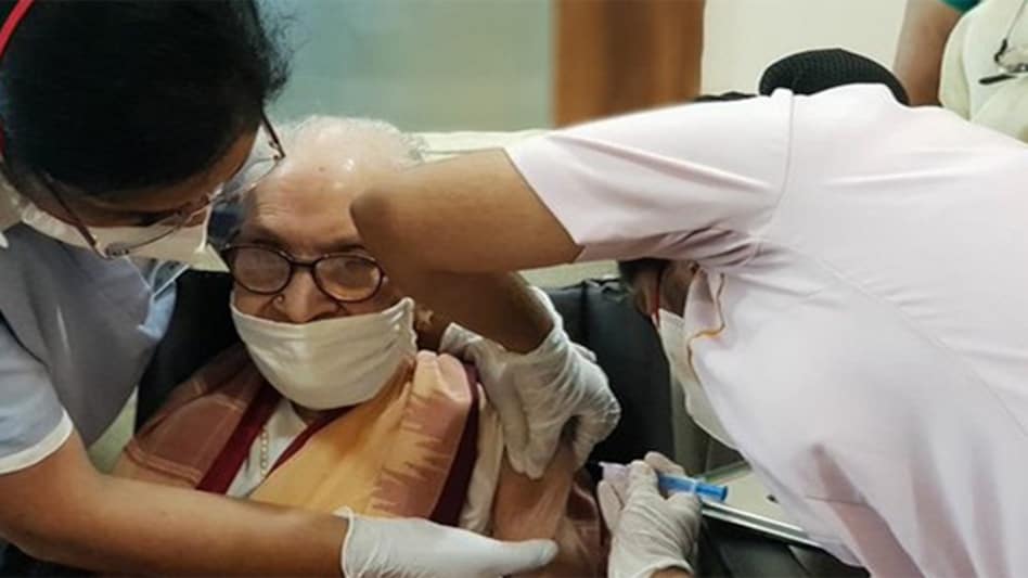 103 year-old J Kameshwari received first dose of COVID-19 vaccine at Apollo Hospital 103 year-old J Kameshwari received first dose of COVID-19 vaccine at Apollo Hospital