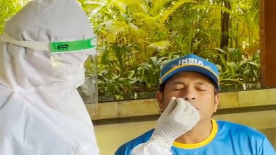 Sachin Tendulkar pranked a medical staff during a coronavirus test Sachin Tendulkar pranked a medical staff during a coronavirus test