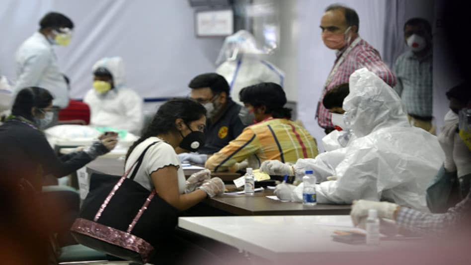 Mumbai reports 4,758 fresh COVID-19 cases; doubling rate reaches 50 days Mumbai reports 4,758 fresh COVID-19 cases; doubling rate reaches 50 days