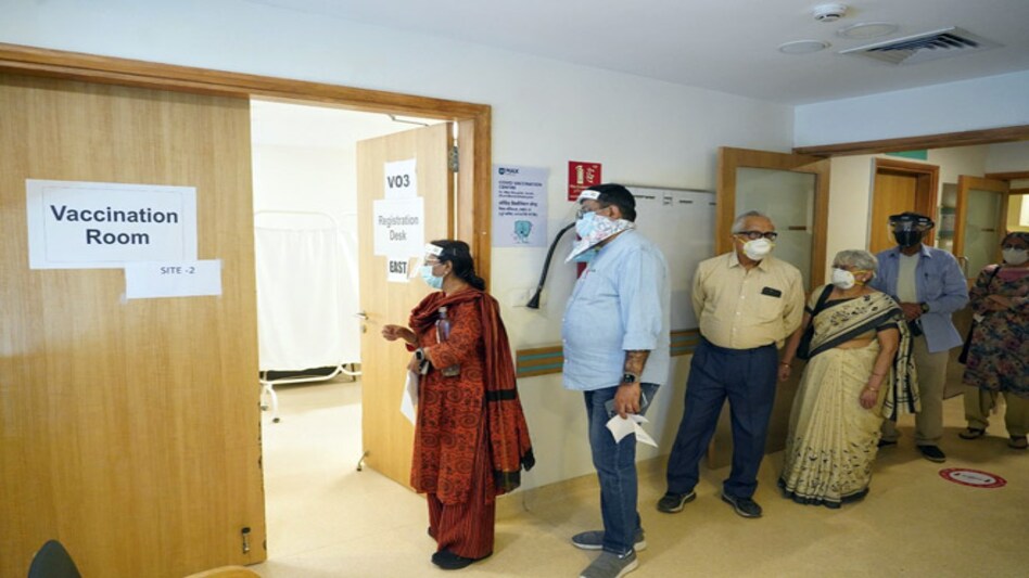 Delhi vaccination centres to remain open till 9 pm/PC: Hardik Chhabra Delhi vaccination centres to remain open till 9 pm/PC: Hardik Chhabra