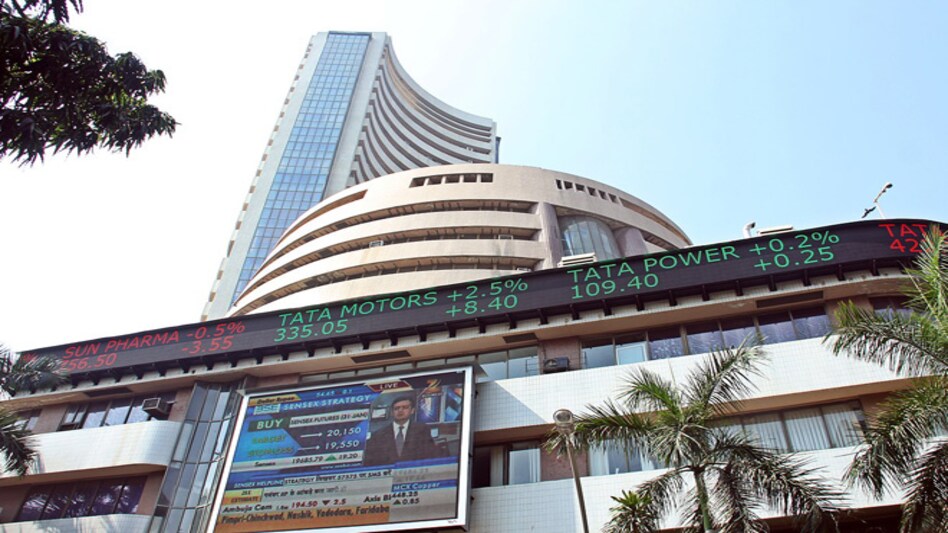 Sensex rebounds by 505 points in early trade; HCL Tech, Tech Mahindra, TCS plunge Sensex rebounds by 505 points in early trade; HCL Tech, Tech Mahindra, TCS plunge