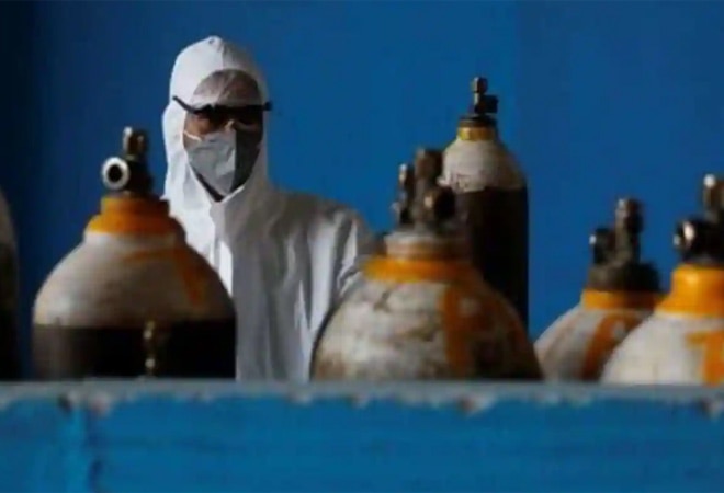 Several hospitals in the national capital have reported an acute shortage of oxygen as they are being overwhelmed by thousands of new daily cases of COVID-19 Several hospitals in the national capital have reported an acute shortage of oxygen as they are being overwhelmed by thousands of new daily cases of COVID-19