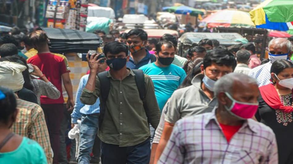 Delhi Chief Minister Arvind Kejriwal on Thursday announced his government's decision to enforce a weekend curfew in the wake of the surge in coronavirus cases in the national capital Delhi Chief Minister Arvind Kejriwal on Thursday announced his government's decision to enforce a weekend curfew in the wake of the surge in coronavirus cases in the national capital