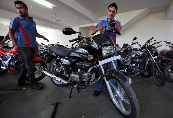 Hero Motocorp to develop EVs, set up battery swapping stations with Taiwan's Gogoro Hero Motocorp to develop EVs, set up battery swapping stations with Taiwan's Gogoro