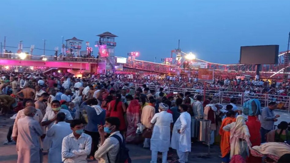 Devotees at Har Ki Pauri in Uttarakhand's Haridwar on Sunday (Photo Credits: Ashutosh Mishra/India Today) Devotees at Har Ki Pauri in Uttarakhand's Haridwar on Sunday (Photo Credits: Ashutosh Mishra/India Today)