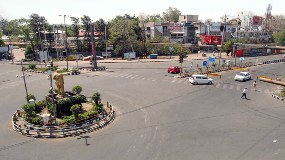 Madhya Pradesh lockdown: The weekend lockdown will be enforced in all cities of MP from 6 pm on Friday to 6 am on Monday. Madhya Pradesh lockdown: The weekend lockdown will be enforced in all cities of MP from 6 pm on Friday to 6 am on Monday.