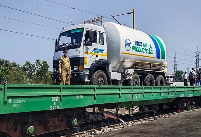 Another Oxygen Express began its journey from Lucknow and is heading towards Bokaro via Varanasi Another Oxygen Express began its journey from Lucknow and is heading towards Bokaro via Varanasi