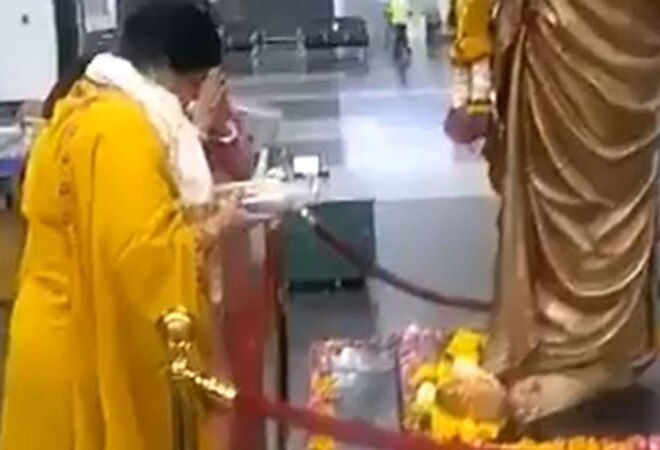 MP Tourism Minister conducts puja at Indore airport to ward off COVID-19