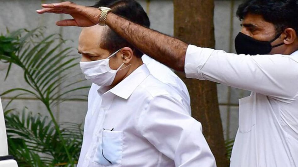 The letter talks about Sachin Vaze "settling the issue" with contractors in the recent BMC e-tendering fraud PTI) The letter talks about Sachin Vaze "settling the issue" with contractors in the recent BMC e-tendering fraud PTI)