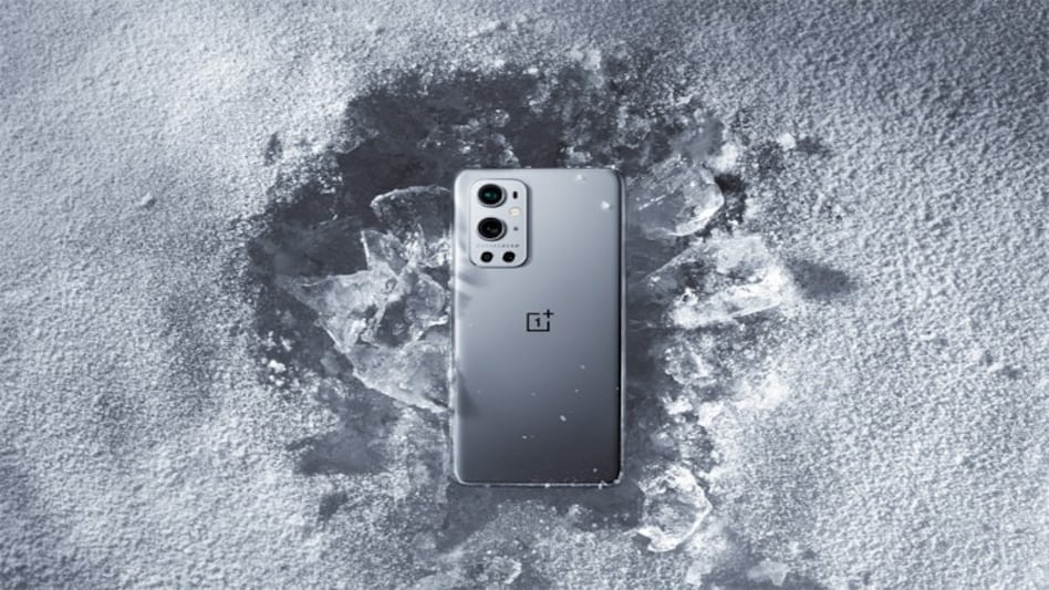 As part of the Amazon sale offer, customers can get Rs 3,000 discount on buying the OnePlus 9 and Rs 2,000 on OnePlus 9R using SBI credit card and EMI transactions As part of the Amazon sale offer, customers can get Rs 3,000 discount on buying the OnePlus 9 and Rs 2,000 on OnePlus 9R using SBI credit card and EMI transactions