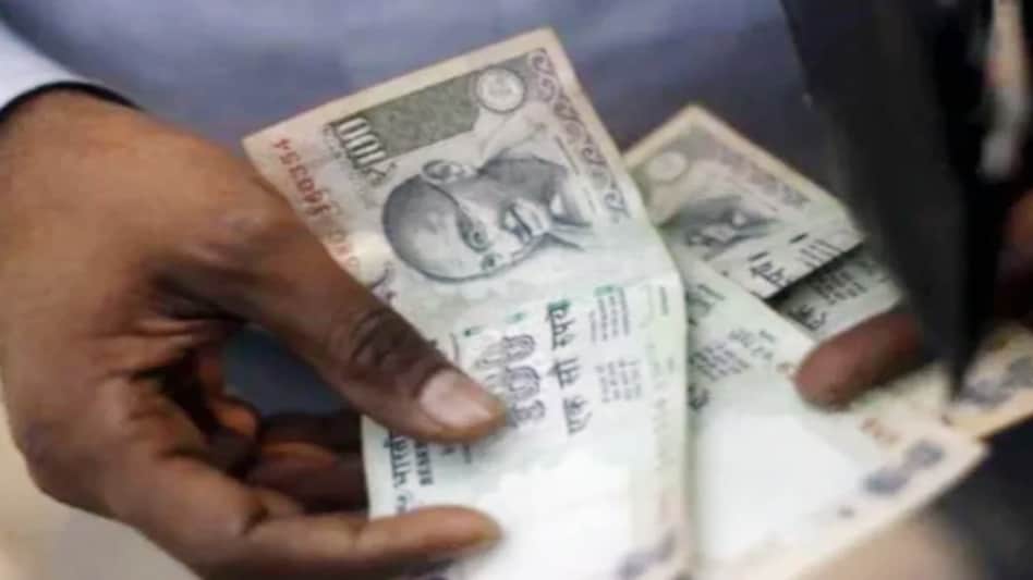 The index of consumer sentiments plunged by 3.8% in April, its sharpest fall since May 2020, says CMIE The index of consumer sentiments plunged by 3.8% in April, its sharpest fall since May 2020, says CMIE