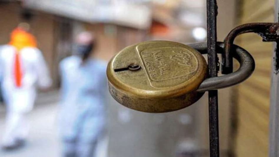 Earlier, the government had decided to increase the duration of the curfew till 7 am on May 17. Earlier, the government had decided to increase the duration of the curfew till 7 am on May 17.