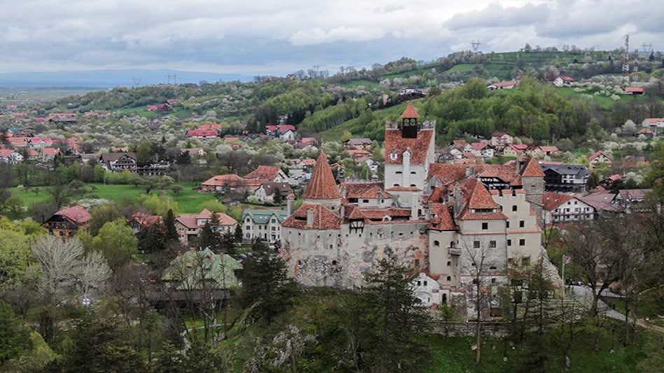 Dracula's Castle in Romania lures visitors with free COVID-19 vaccinations Dracula's Castle in Romania lures visitors with free COVID-19 vaccinations