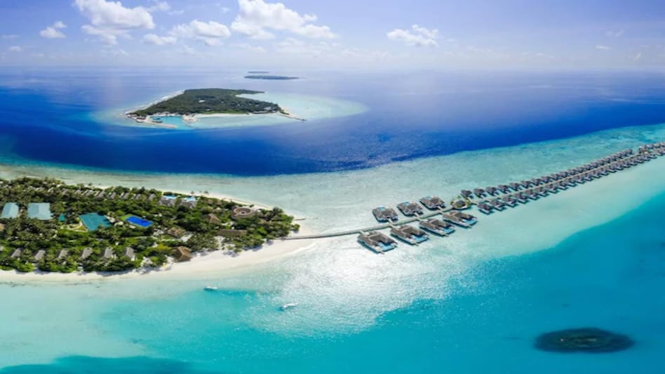 Maldives bans Indian tourists amid second COVID-19 wave Maldives bans Indian tourists amid second COVID-19 wave