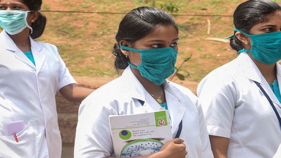 Himachal Pradesh government announced that fourth and fifth year MBBS students, contractual doctors, and junior and residents will be given an incentive of Rs 3,000 per month Himachal Pradesh government announced that fourth and fifth year MBBS students, contractual doctors, and junior and residents will be given an incentive of Rs 3,000 per month