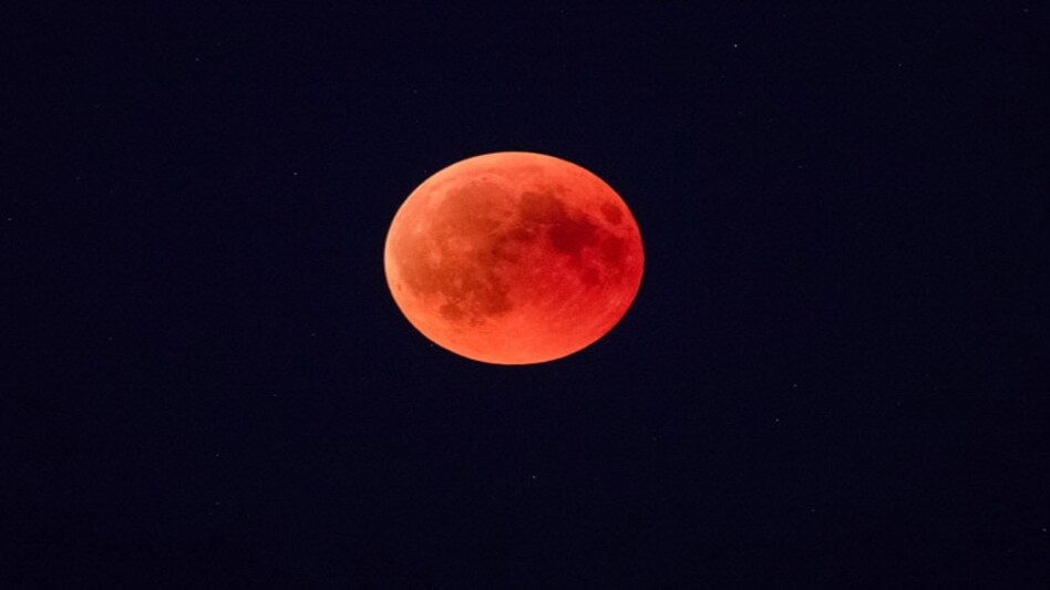 Blood Moon takes place only when the Earth comes between the Sun and the Moon to block Sun rays from reaching the moon on a lunar eclipse Blood Moon takes place only when the Earth comes between the Sun and the Moon to block Sun rays from reaching the moon on a lunar eclipse