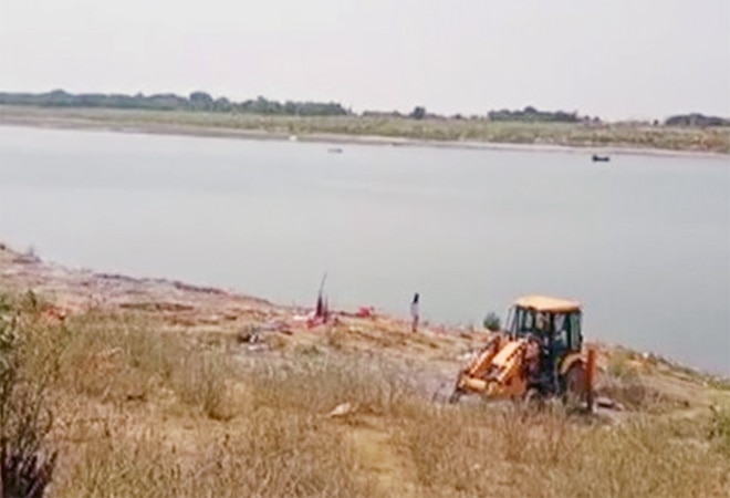 Bodies were also seen floating in Gahmar and Bara villages of Ghazipur, according to residents (Representational image) Bodies were also seen floating in Gahmar and Bara villages of Ghazipur, according to residents (Representational image)